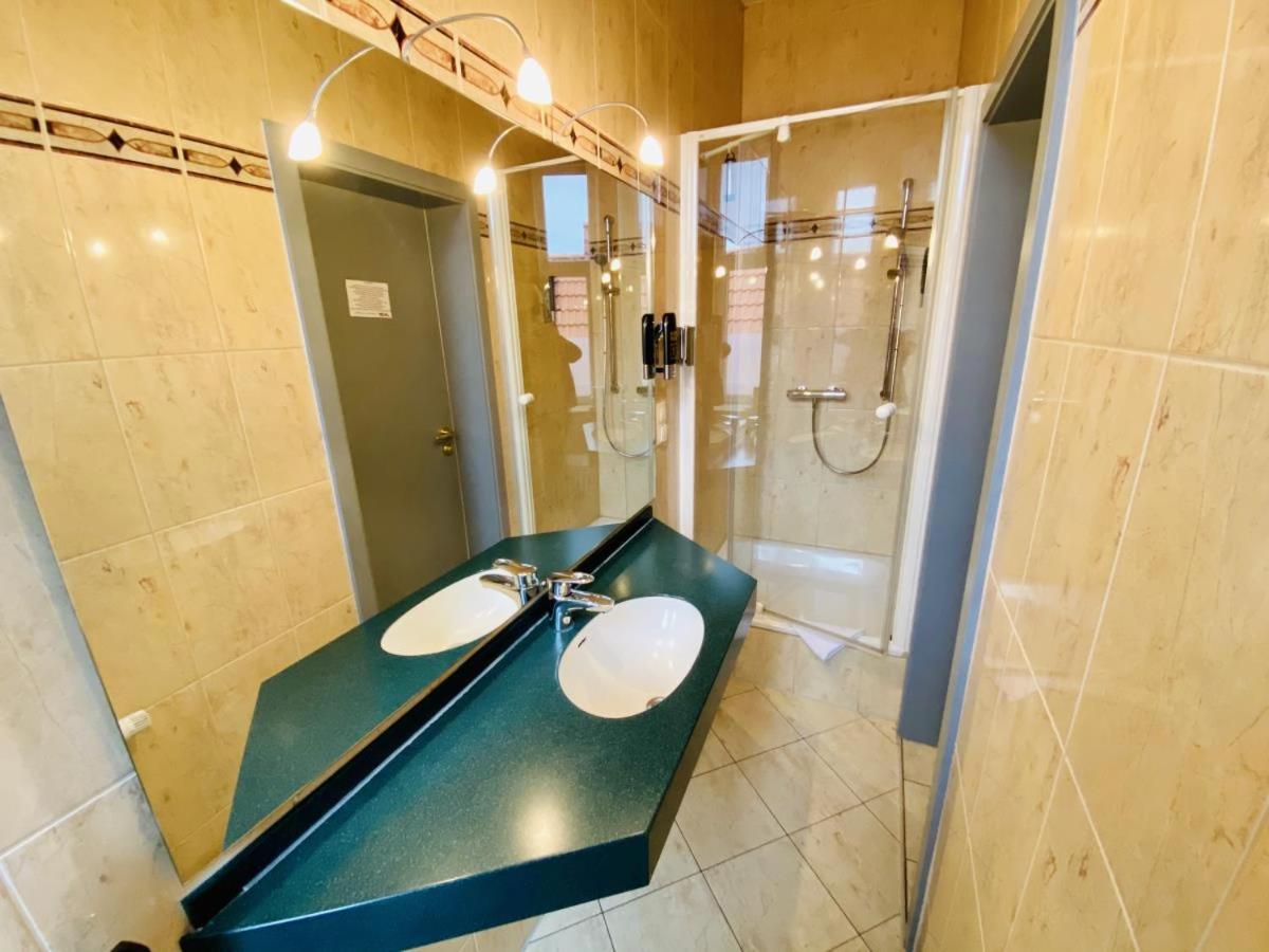 Doppelzimmer Zapfhahn, Direkt Am Alten Strom Rostock Bagian luar foto